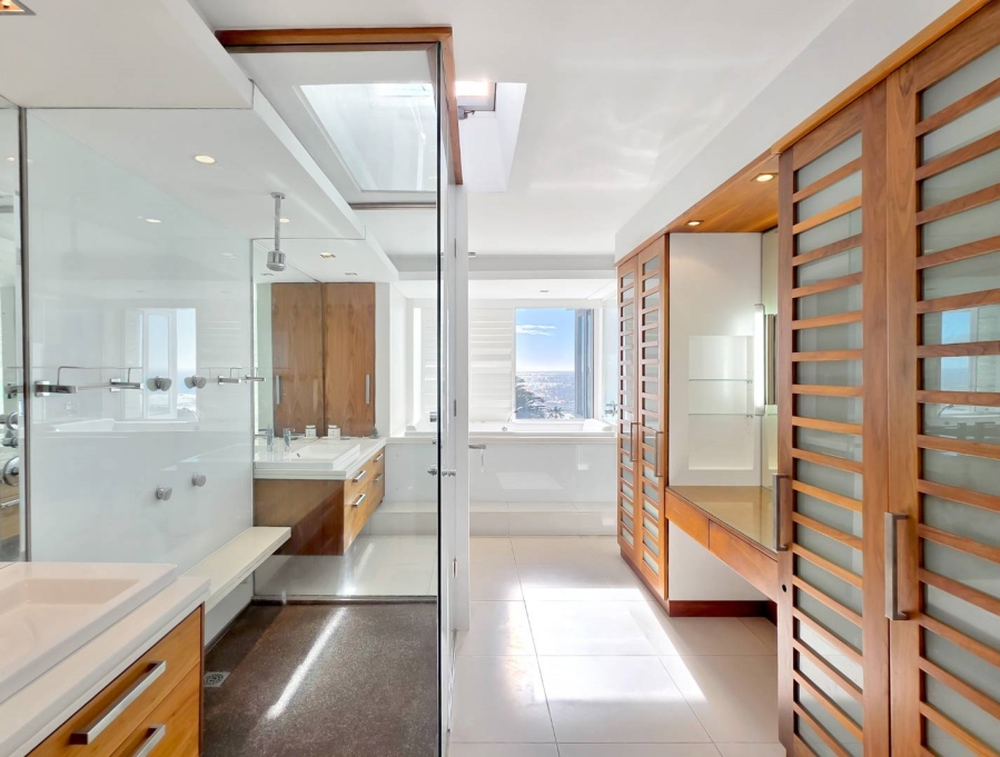 2 Bedroom Property for Sale in Sea Point Western Cape